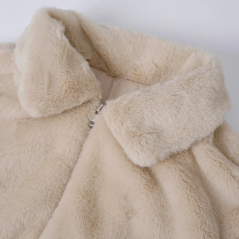 Damen Felljacke mit Reißverschluss – Warm & Elegant